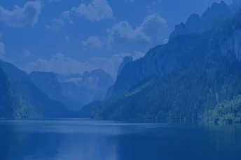 calm_lake_and_mountain_view
